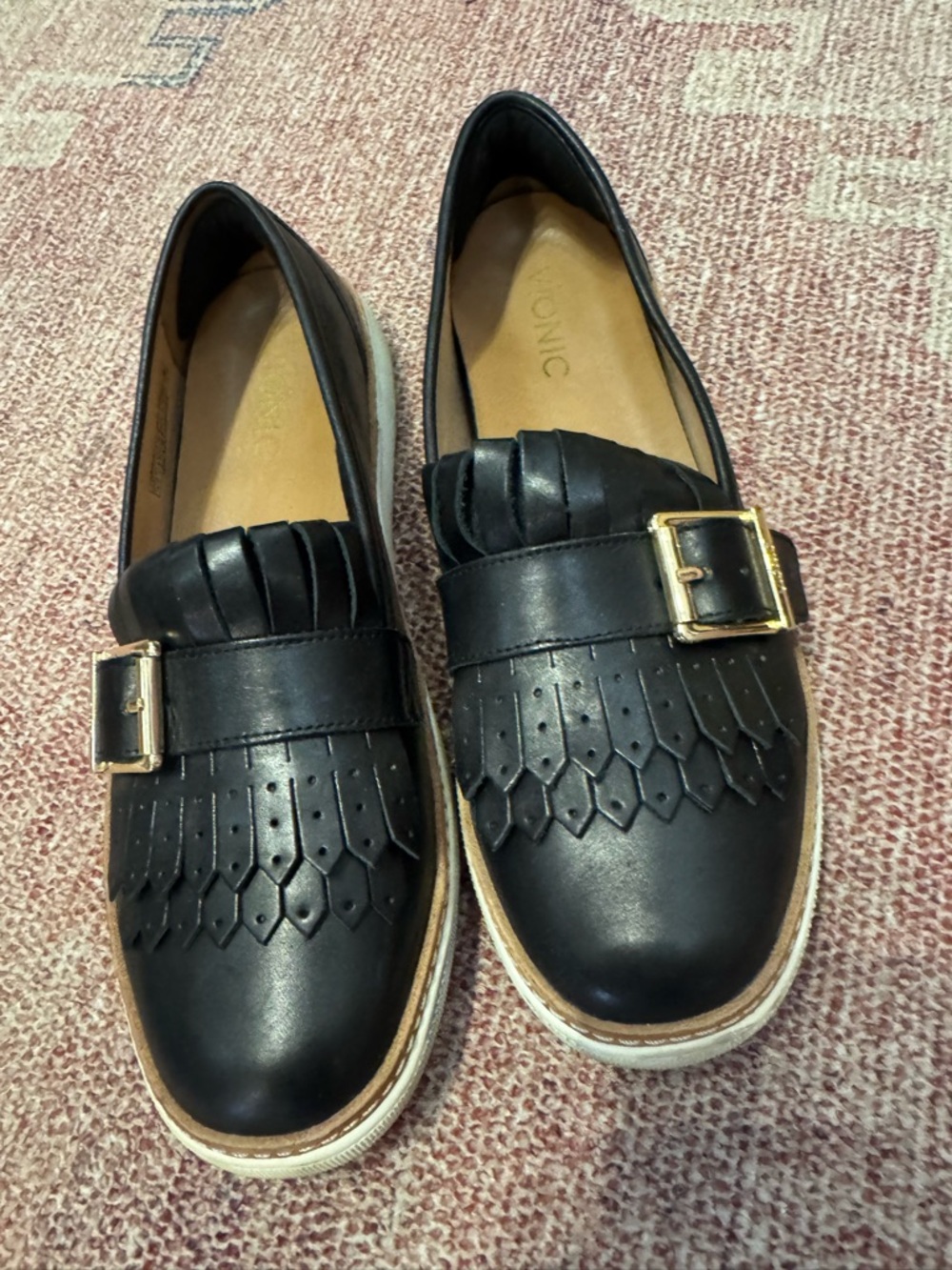 Vionic black leather Sunny Cambridge kilte slip-on loafers size 9 gold buckle - Picture 2 of 15